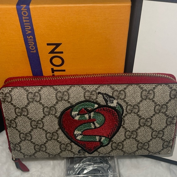 Gucci Handbags - Like new Gucci Supreme PVC leather limited edition zippy wallet